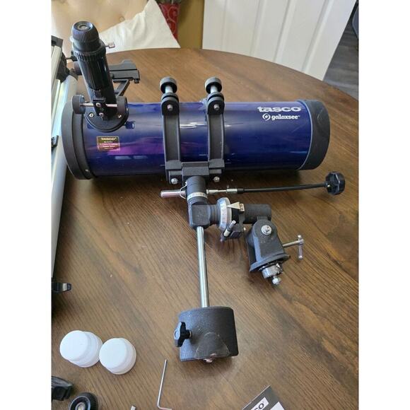 Tasco Galaxsee 40-114675 Telescope With Tripod & Accessories - Picture 6 of 16